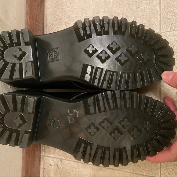 NWOB Doc Martens Leona Lo Vintage Smooth Leather Heeled Shoes Size 6 - Picture 12 of 13